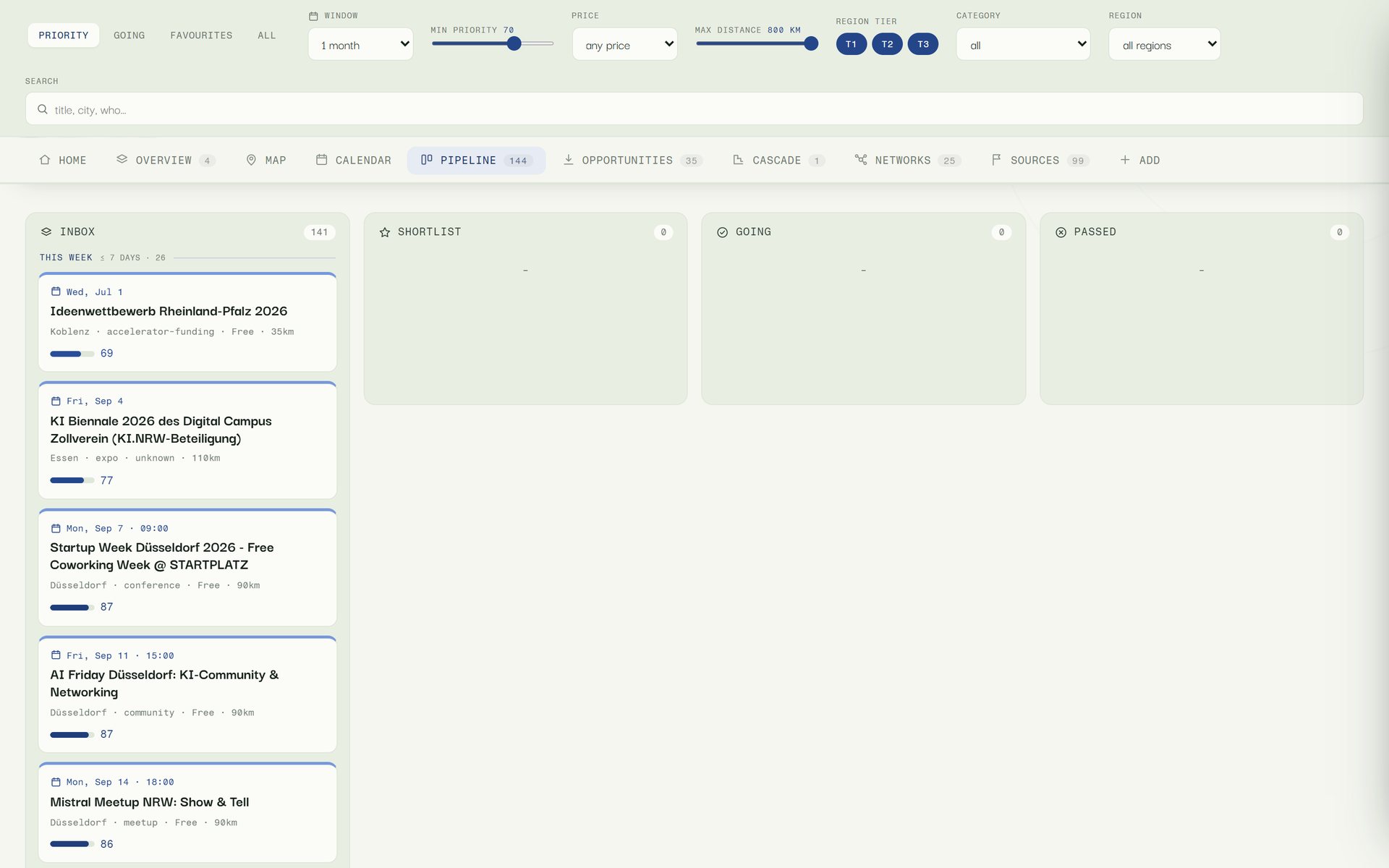 Pipeline-Ansicht von Event Scout mit den vier Spalten Inbox, Shortlist, Going und Passed; in Inbox Karten nach Zeitfenster gruppiert, jede mit Datum, Titel, Stadt, Kategorie, Preis, Entfernung und Prioritätsbalken