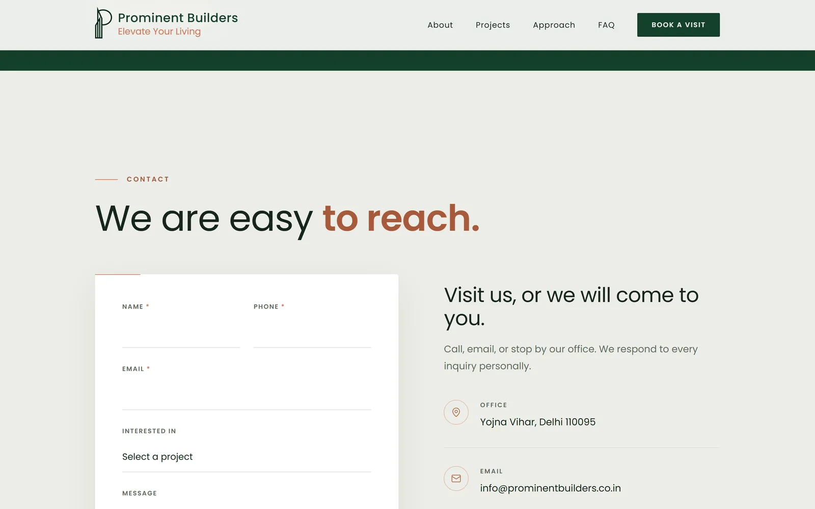 Kontaktabschnitt We are easy to reach mit Anfrageformular (Name, Telefon, E-Mail, Projekt, Nachricht) und Büroangaben