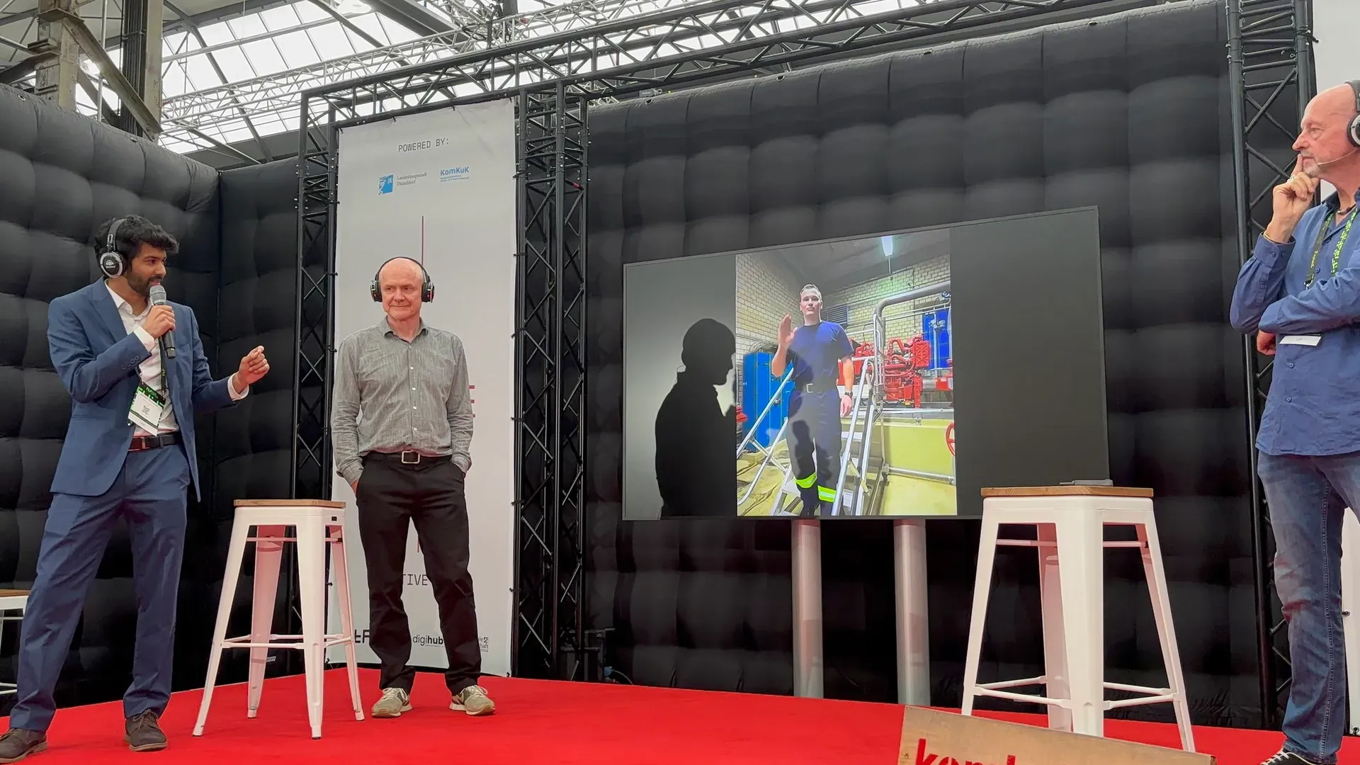Anfitriones virtuales generados por IA en el Future Tech Fest 2025